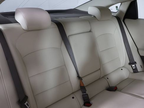 Used 2024 Chevrolet Malibu LT image 34