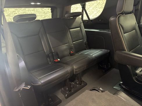 Used 2023 Chevrolet Suburban Premier AWD/4WD image 13