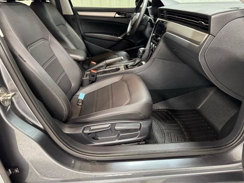 Used 2022 Volkswagen Passat 2.0T SE image 10