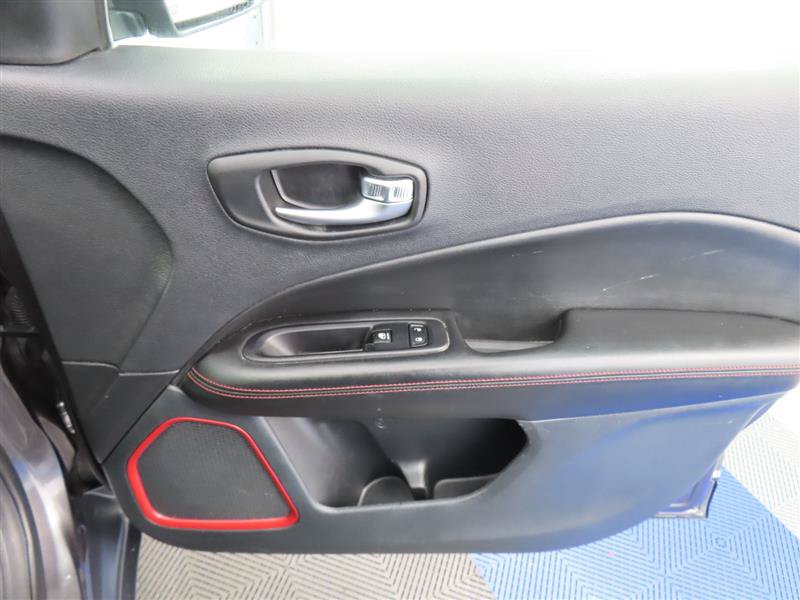 Used 2020 Jeep Compass Trailhawk AWD/4WD image 39