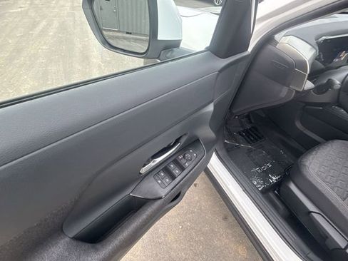 Certified 2025 Nissan Kicks SV AWD/4WD image 13