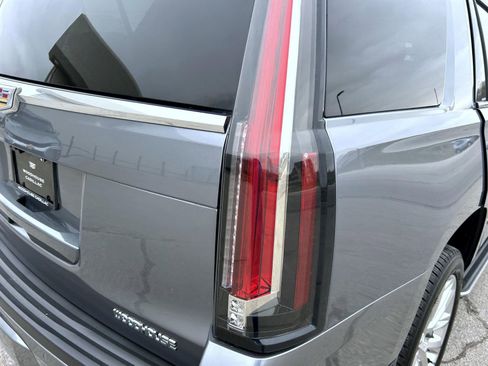 Used 2019 Cadillac Escalade Luxury AWD/4WD image 11