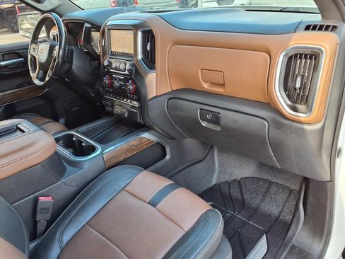 Used 2019 Chevrolet Silverado 1500 High Country w/ Technology Package image 12