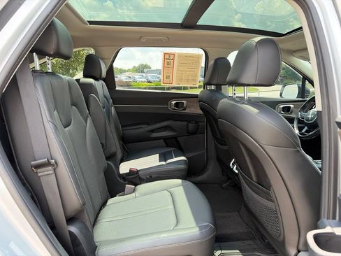 Used 2022 Kia Sorento EX w/ Panoramic Sunroof Package FWD image 33