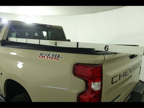 Used 2022 Chevrolet Silverado 1500 LT Trail Boss w/ LT Trail Boss Premium Package AWD/4WD image 12