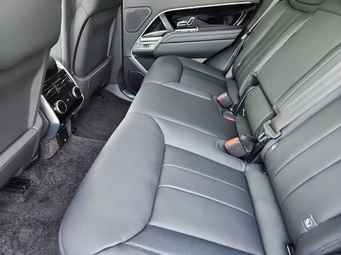 New 2025 Land Rover Range Rover SE image 5