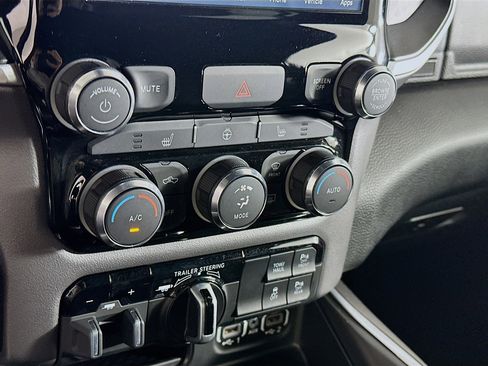 Used 2022 RAM 1500 Big Horn AWD/4WD image 24