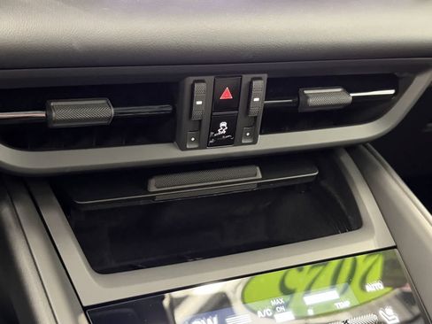 Used 2025 Porsche Macan Electric RWD image 23