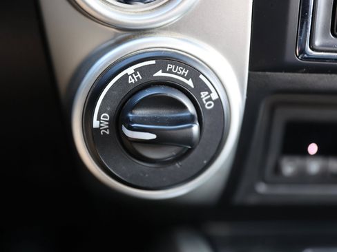 Used 2017 Nissan Titan SL image 35