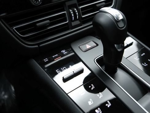 Certified 2026 Porsche Macan AWD/4WD image 29