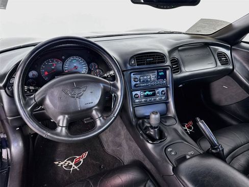Used 2004 Chevrolet Corvette Convertible w/ Preferred Equipment Group RWD image 21