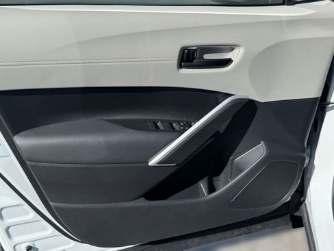 Used 2026 Toyota Corolla Cross L image 13