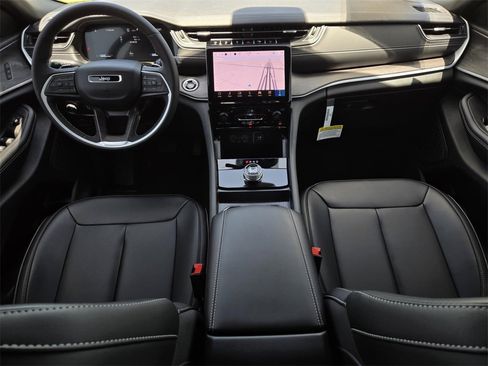 New 2025 Jeep Grand Cherokee Limited image 14