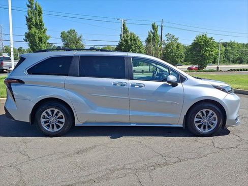 Certified 2025 Toyota Sienna XLE FWD image 27