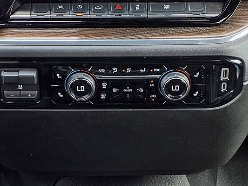 Used 2025 Chevrolet Silverado 1500 LT RWD image 15