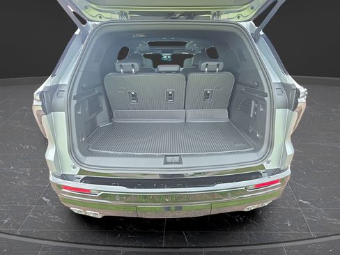 New 2026 Chevrolet Traverse RS w/ LPO, Floor Liner Package AWD/4WD image 18