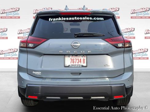Used 2025 Nissan Rogue SL w/ Tech Package FWD image 4