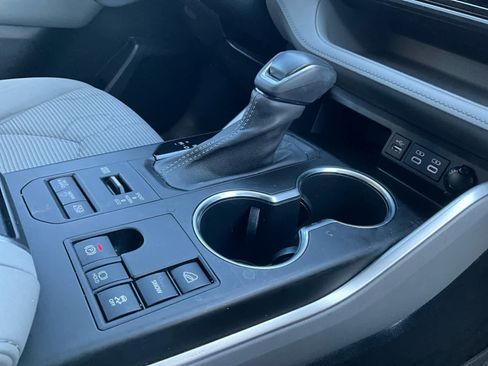 Used 2023 Toyota Highlander LE image 16