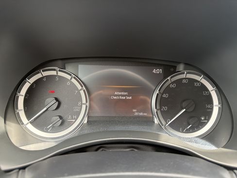 Used 2023 Toyota Highlander XLE AWD/4WD image 16