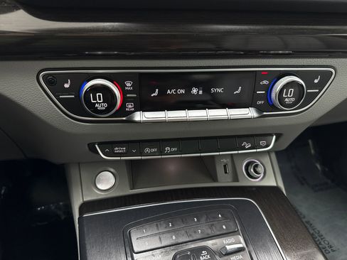 Used 2019 Audi Q5 2.0T Premium w/ Convenience Package AWD/4WD image 25