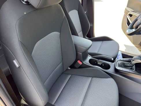 Used 2025 Kia Soul LX w/ LX Technology Package FWD image 25