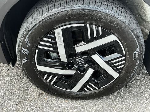 Certified 2025 Nissan Kicks SV w/ SV Premium Package FWD image 9