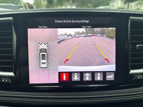 Used 2022 Chrysler Pacifica Limited FWD image 25