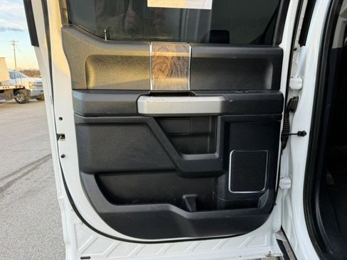 Used 2018 Ford F350 Lariat w/ Chrome Package image 26