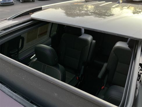 Used 2025 Chevrolet Traverse High Country image 23