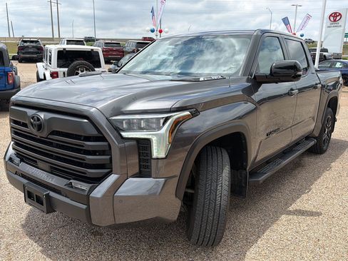 Used 2024 Toyota Tundra Limited AWD/4WD image 7