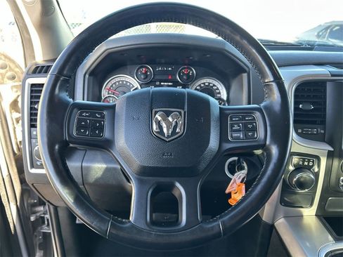 Used 2020 RAM 1500 Classic SLT w/ Luxury Group image 19