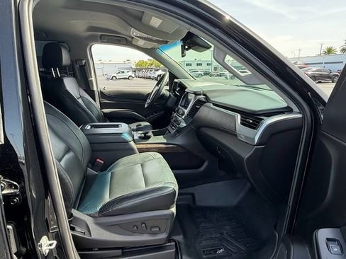 Used 2020 Chevrolet Suburban LT w/ Luxury Package RWD image 20