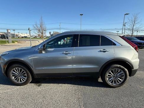 Used 2025 Cadillac XT4 Premium Luxury image 7