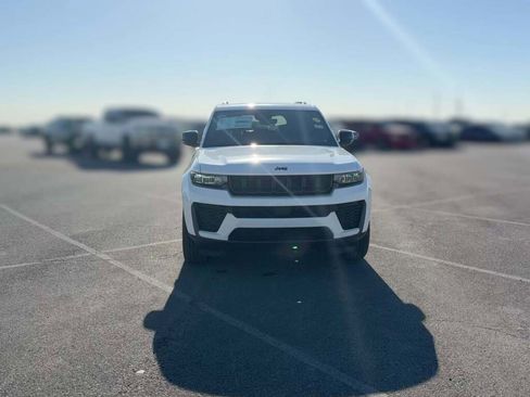New 2026 Jeep Grand Cherokee Altitude image 2