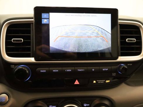 Used 2026 Hyundai Venue SEL FWD image 11