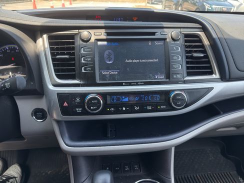 Used 2018 Toyota Highlander XLE AWD/4WD image 8