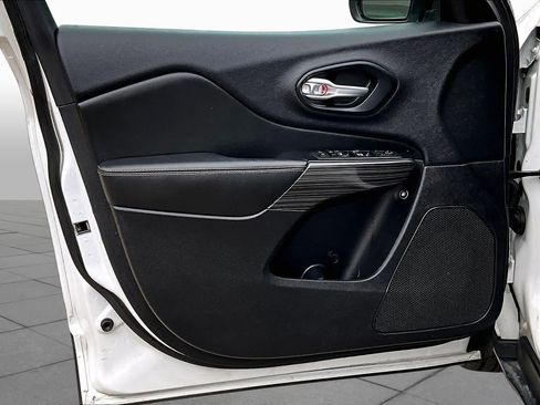Used 2015 Jeep Cherokee Limited FWD image 21