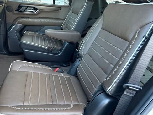 Certified 2025 GMC Yukon Denali Ultimate w/ LPO, Floor Liner Package image 10