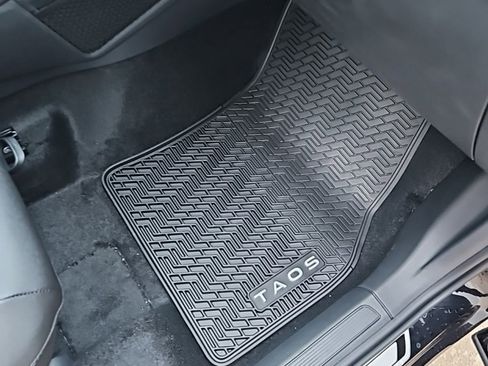 New 2026 Volkswagen Taos SE image 14