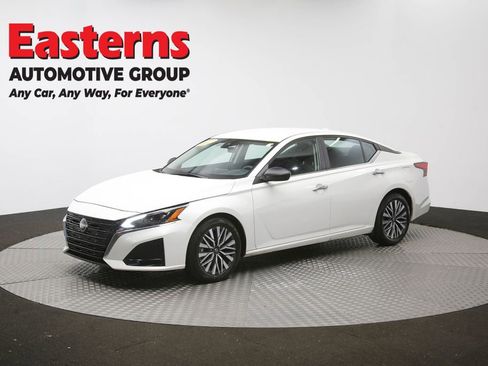 Used 2025 Nissan Altima 2.5 SV FWD image 56