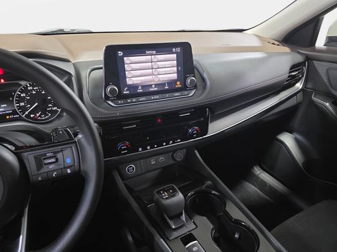 Used 2022 Nissan Rogue SV FWD image 19