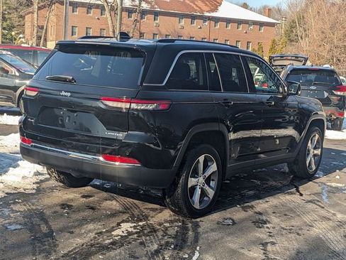 Certified 2022 Jeep Grand Cherokee Limited image 3