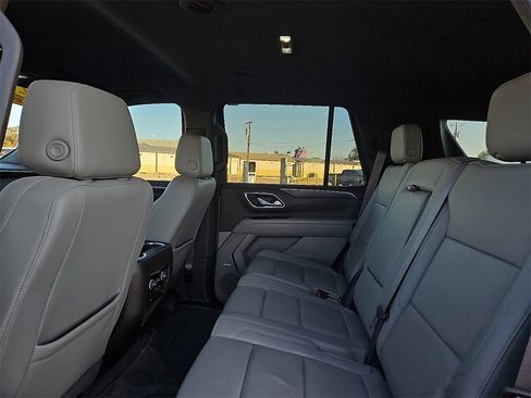 Used 2022 Chevrolet Tahoe Z71 w/ Z71 Off-Road Package image 17