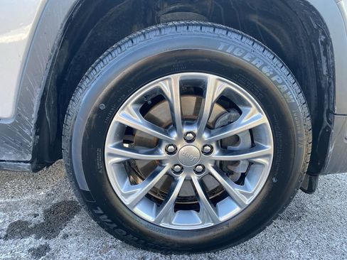 Certified 2020 Jeep Cherokee Latitude Lux w/ Quick Order Package 26H Lux image 9