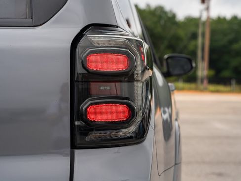 Used 2022 Toyota 4Runner SR5 Premium w/ Moonroof Package AWD/4WD image 18