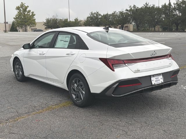 New 2026 Hyundai Elantra Hybrid FWD image 6