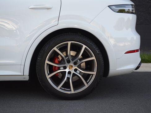 Certified 2022 Porsche Cayenne GTS image 39