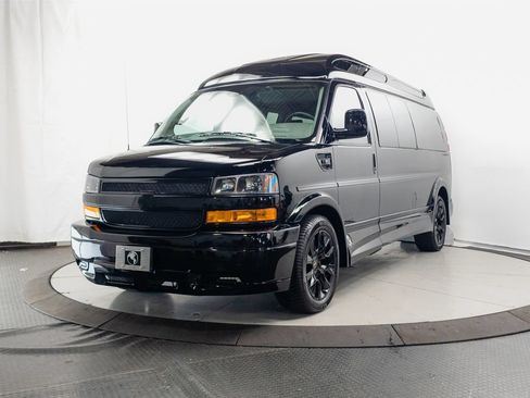 Used 2026 Chevrolet Express 2500 Extended w/ Driver Convenience Package RWD image 3