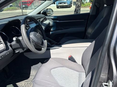 Used 2018 Toyota Camry FWD image 6