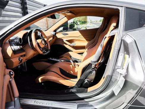 Used 2020 Ferrari F8 Tributo image 38